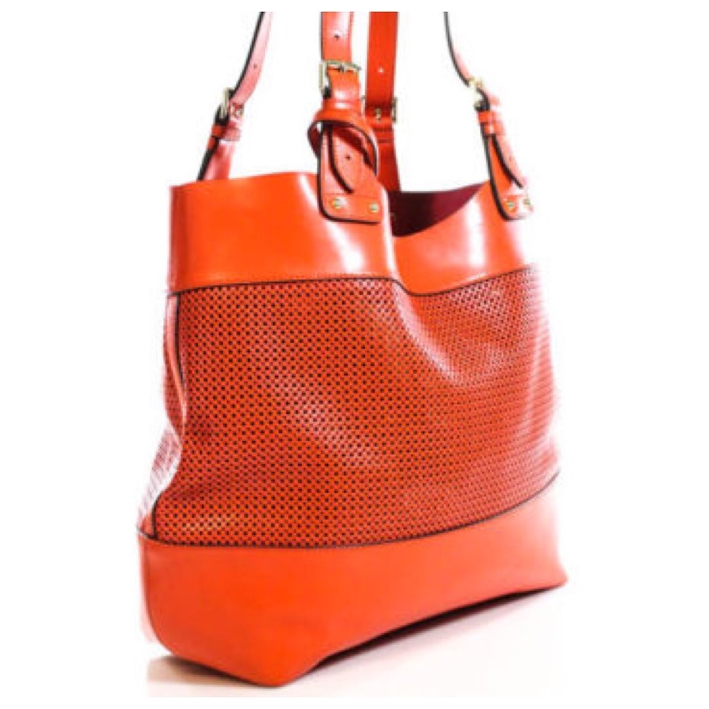 Vince Camuto Orange leather cut shoulder tote 🌾